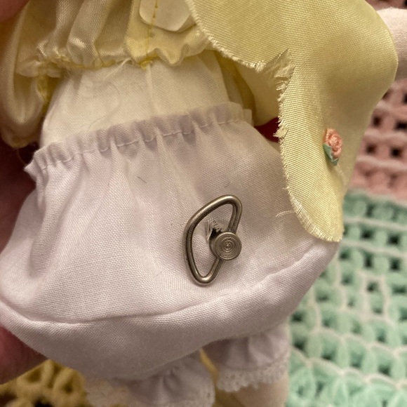 Green Tree Collectible Yellow Dress Lullaby Musical Girl Soft Doll - Picture 10 of 16